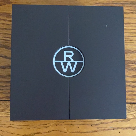 Ladies new, never worn Raymond Weil watch with two additional watch bands. - Picture 2 of 3